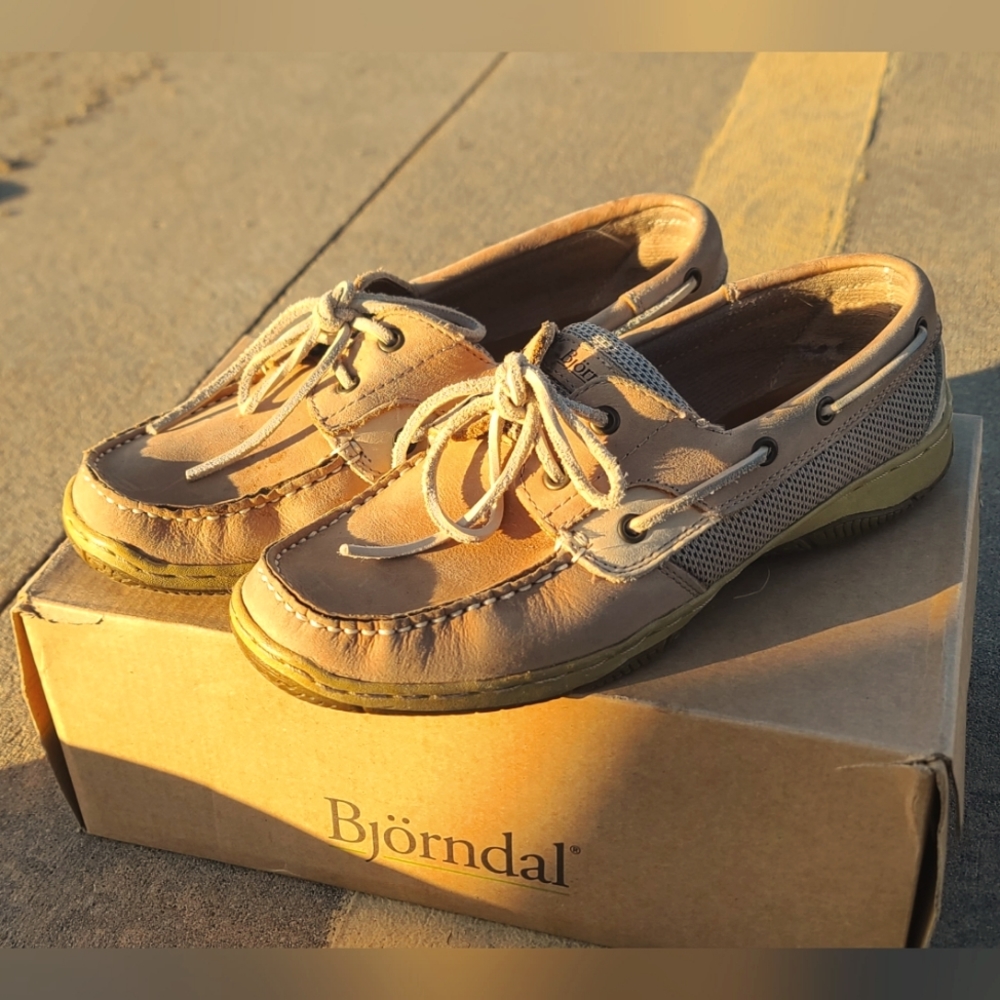 Bjorndal Chesapeake Tan Leather Boat Shoes Women's Slip On Moccasins 8'1/2"